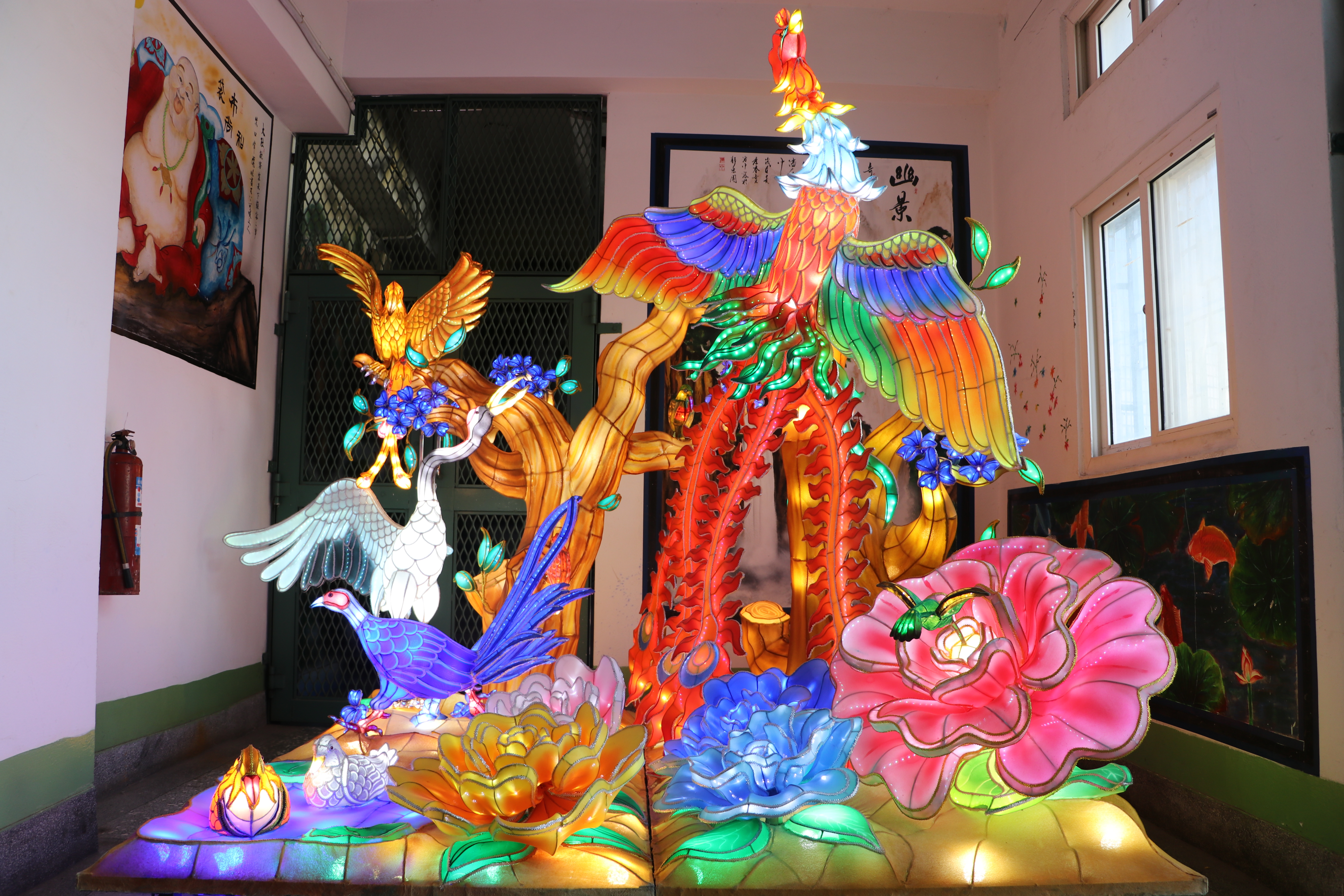We hold the competition of spring festival environment arrangement.